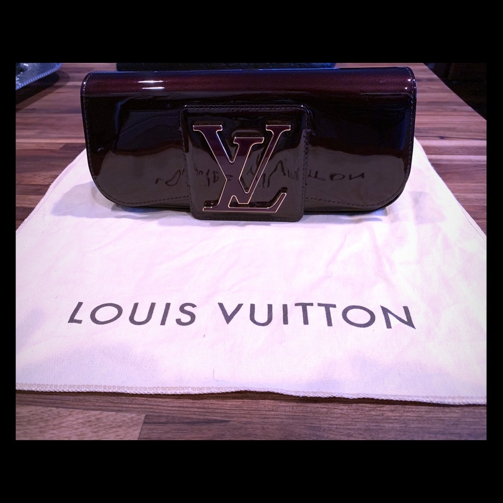 Louis Vuitton M93490 Sobe Burgundy Vernis Clutch